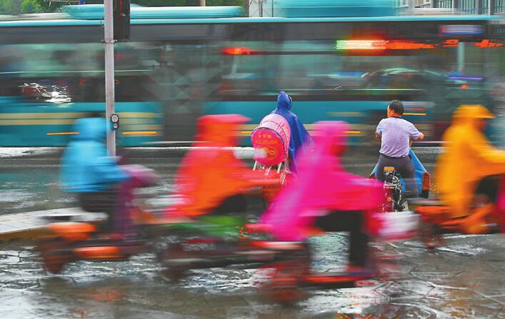 昨市區(qū)僅為小雨量級 濟南近140次“地閃”賞雨尤需防雷